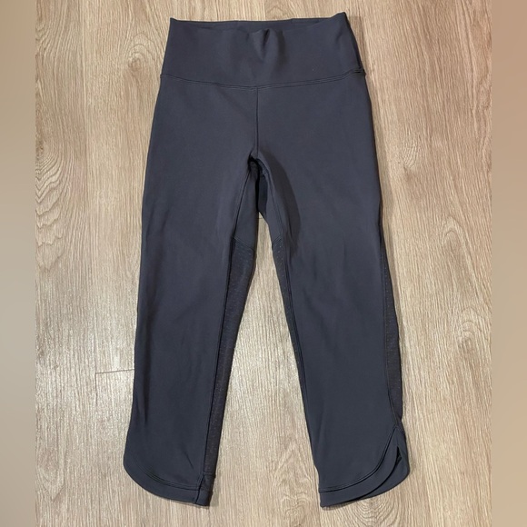 Lululemon Revitalize Crop 21” EUC Color Blue Tied Size 6 - Picture 8 of 13